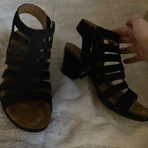 Black Size 8.5 comfortiva heels